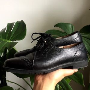 SALVATORE FERRAGAMO BLACK OXFORD FLATS